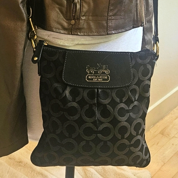Coach Handbags - Coach Crossbody Canvas Black/Grey Shoulder Bag Swing Pack Signature C Top Logo